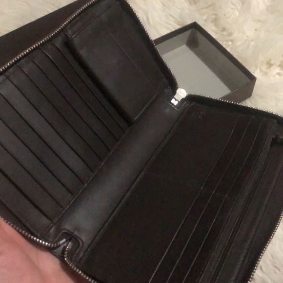 Gucci Authentic Wallet like new - Picture 8 of 17